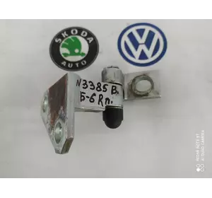 Петля двері (права, передня, верхня) 3C0831402D	VW Б 6 Європа