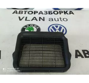 Решітка вентиляційна (задня)	5N0815479	VW Tігуан