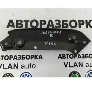 5С6805932 Кронштейн кріплення фари (передня, права) VW ДЖЕТТА
