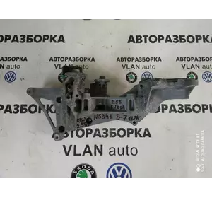 Кронштейн кріплення генератора 07K903143E	VW Б 7 USA