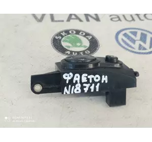 Кнопка регулювання рульової колонки	3D0953551	VW Фаєтон	VW
